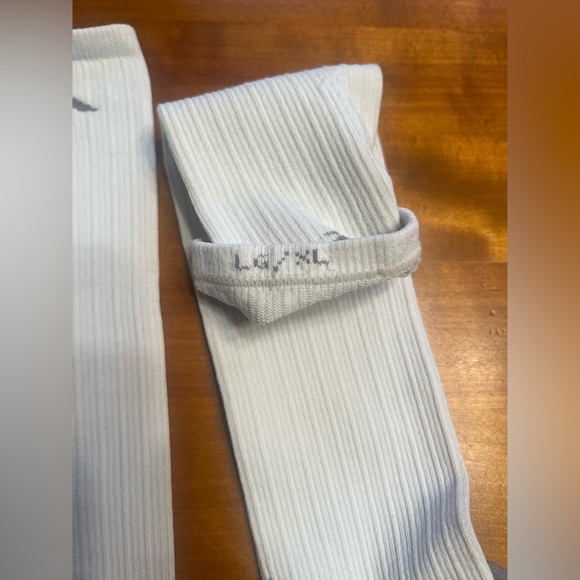 Pro Compression Socks - Picture 4 of 4